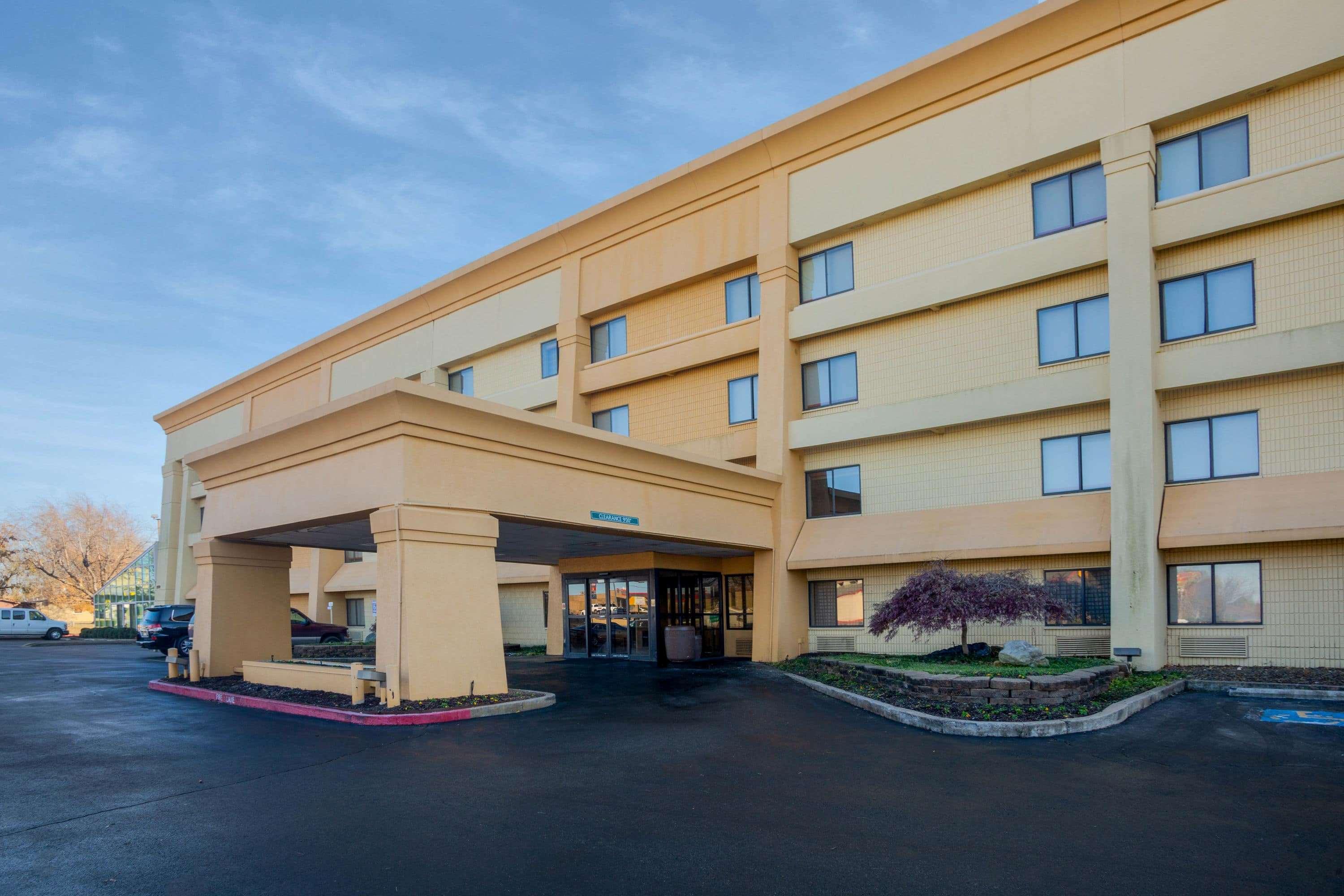 La Quinta By Wyndham Springdale Hotel Exterior photo