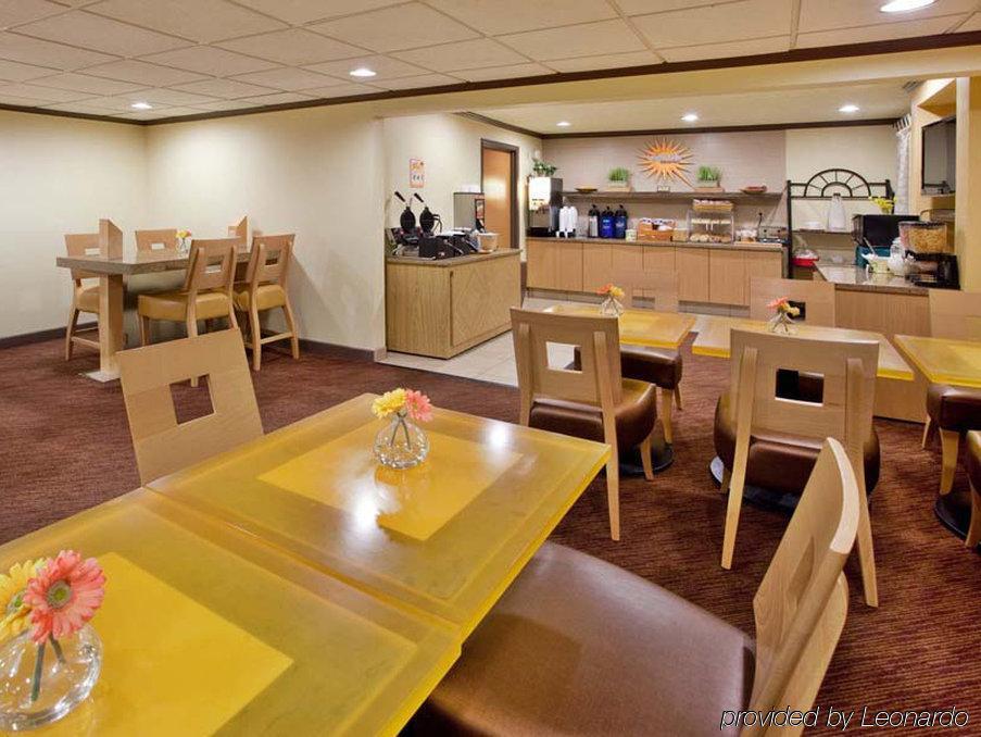 La Quinta By Wyndham Springdale Hotel Exterior photo